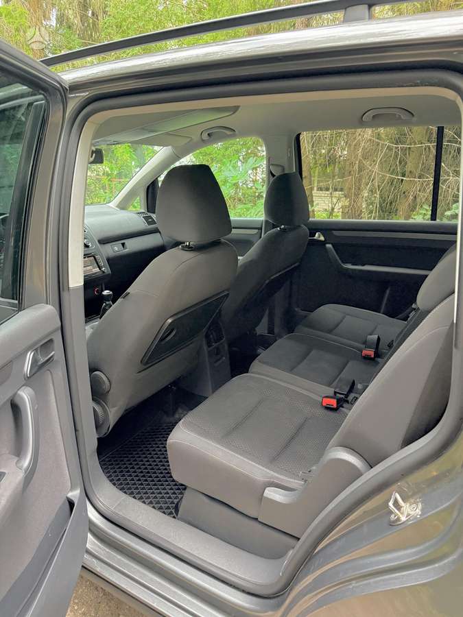 Volkswagen Touran 2011 — photo 10