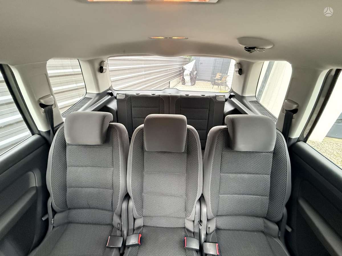 Volkswagen Touran 2011 — photo 11