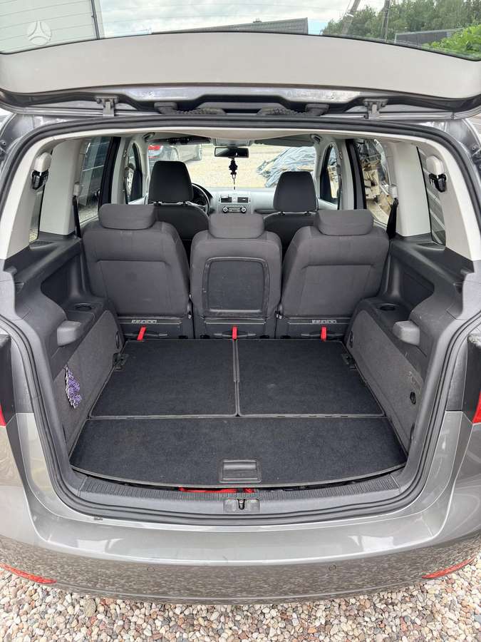 Volkswagen Touran 2011 — photo 12