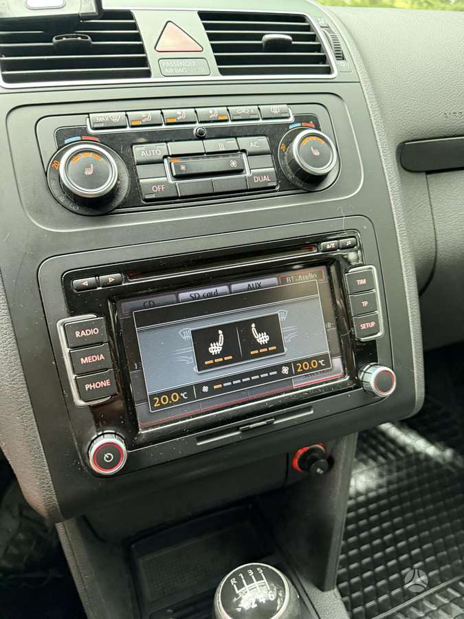 Volkswagen Touran 2011 — photo 13
