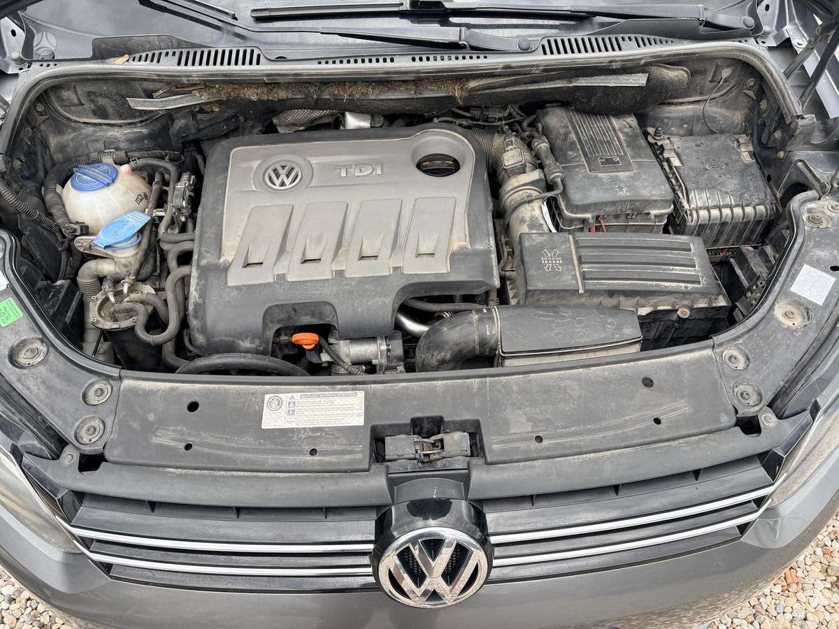 Volkswagen Touran 2011 — photo 15