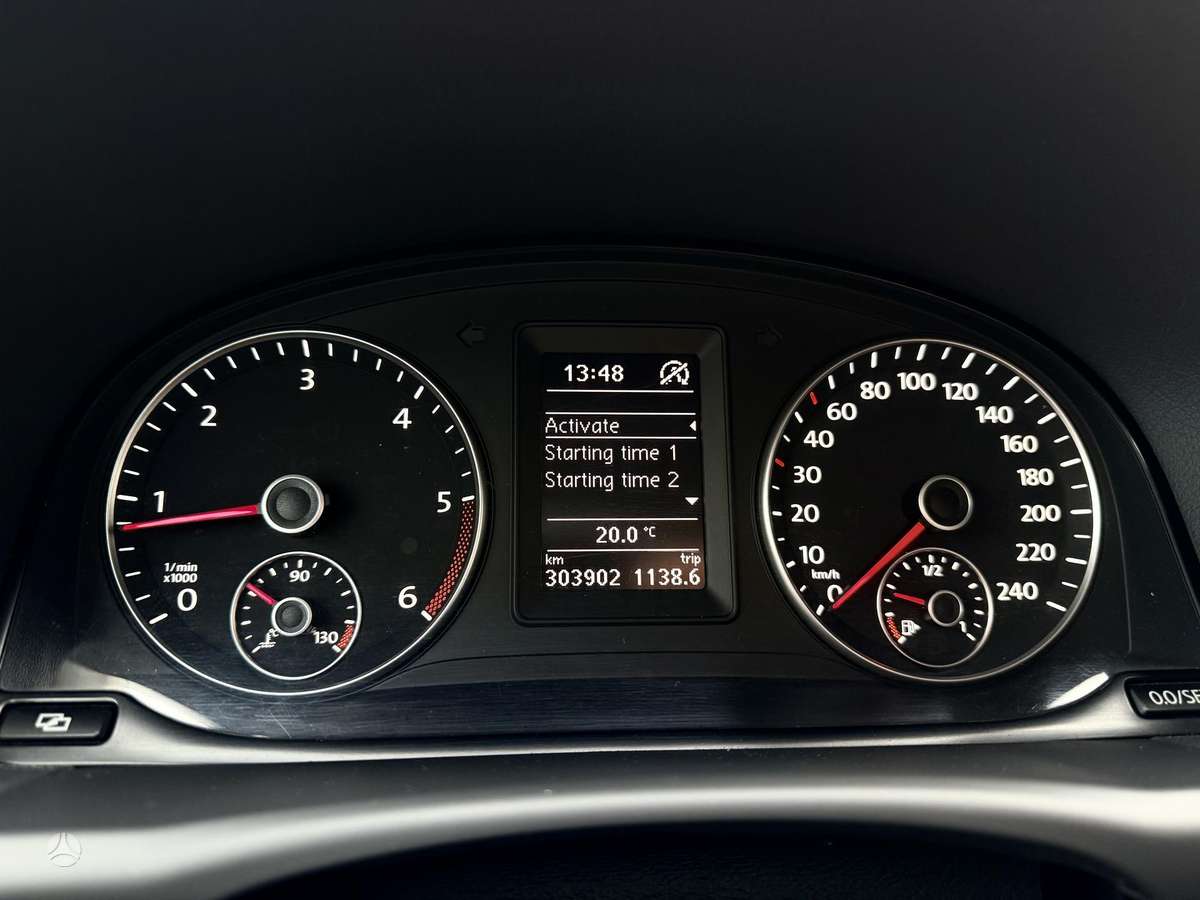Volkswagen Touran 2011 — photo 16