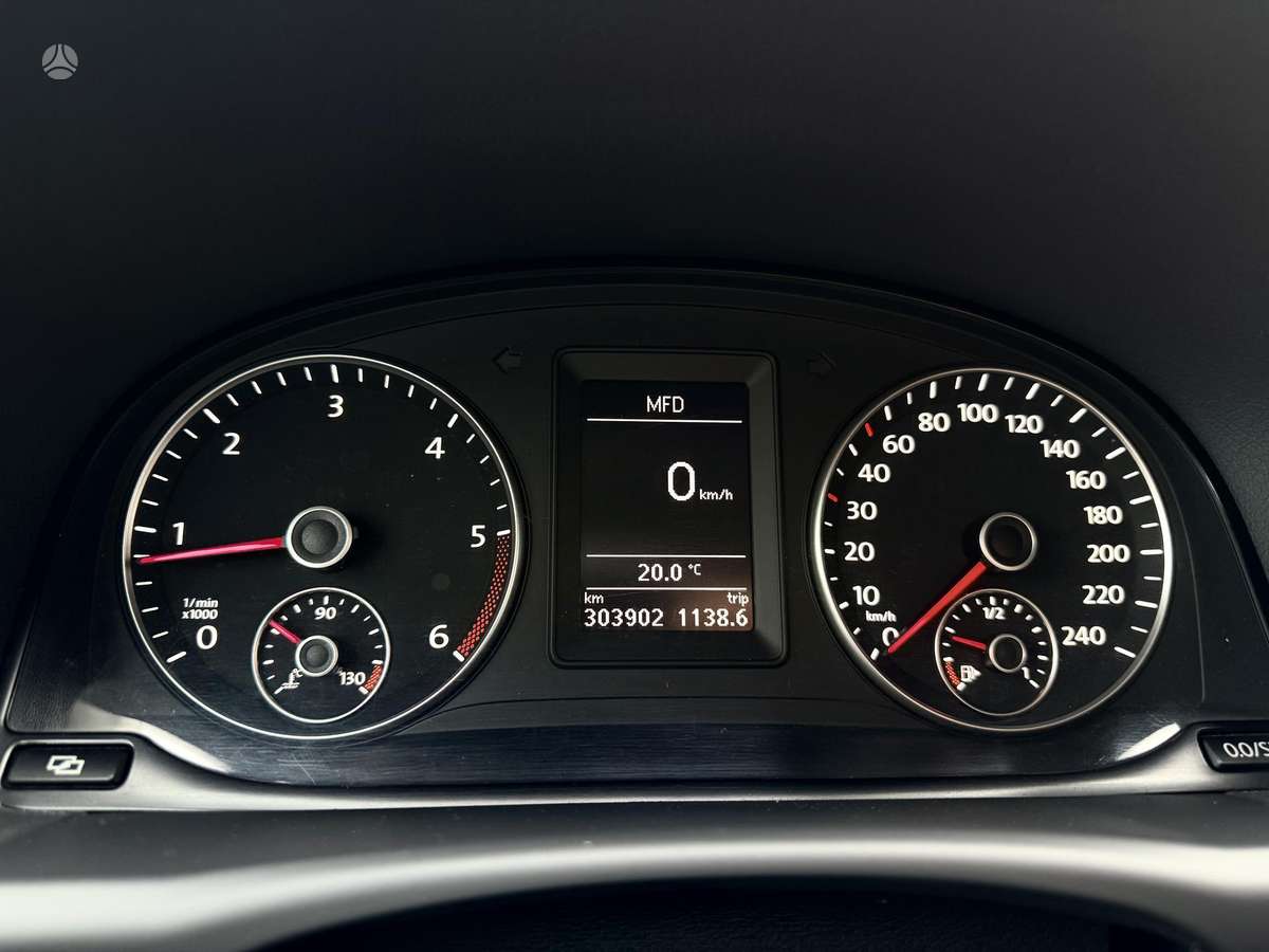 Volkswagen Touran 2011 — photo 17