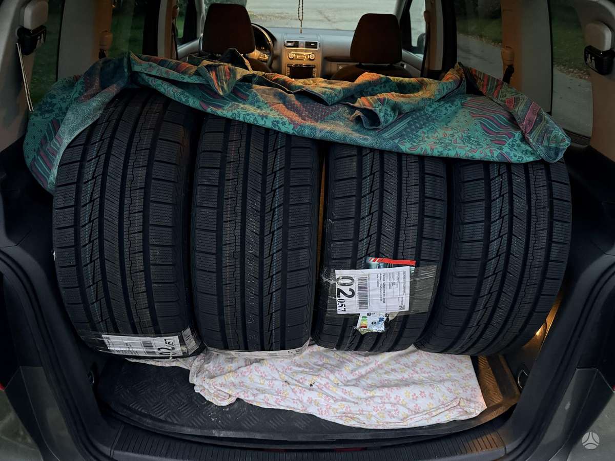 Volkswagen Touran 2011 — photo 18