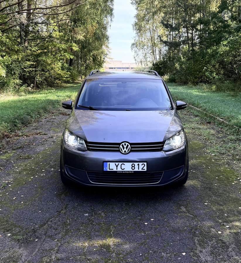 Volkswagen Touran 2011 — rear view