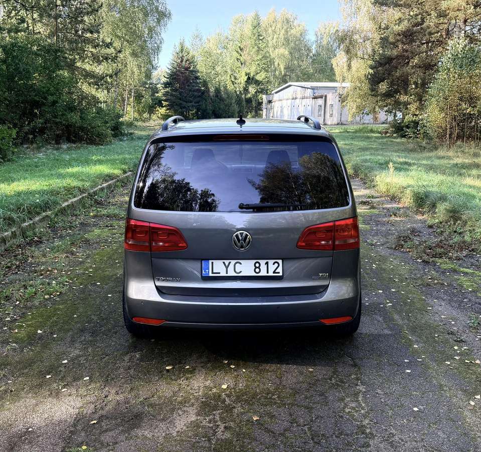 Volkswagen Touran 2011 — photo 6