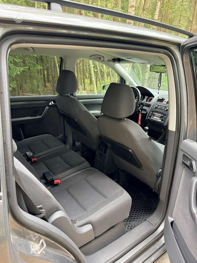 Volkswagen Touran 2011 — photo 9