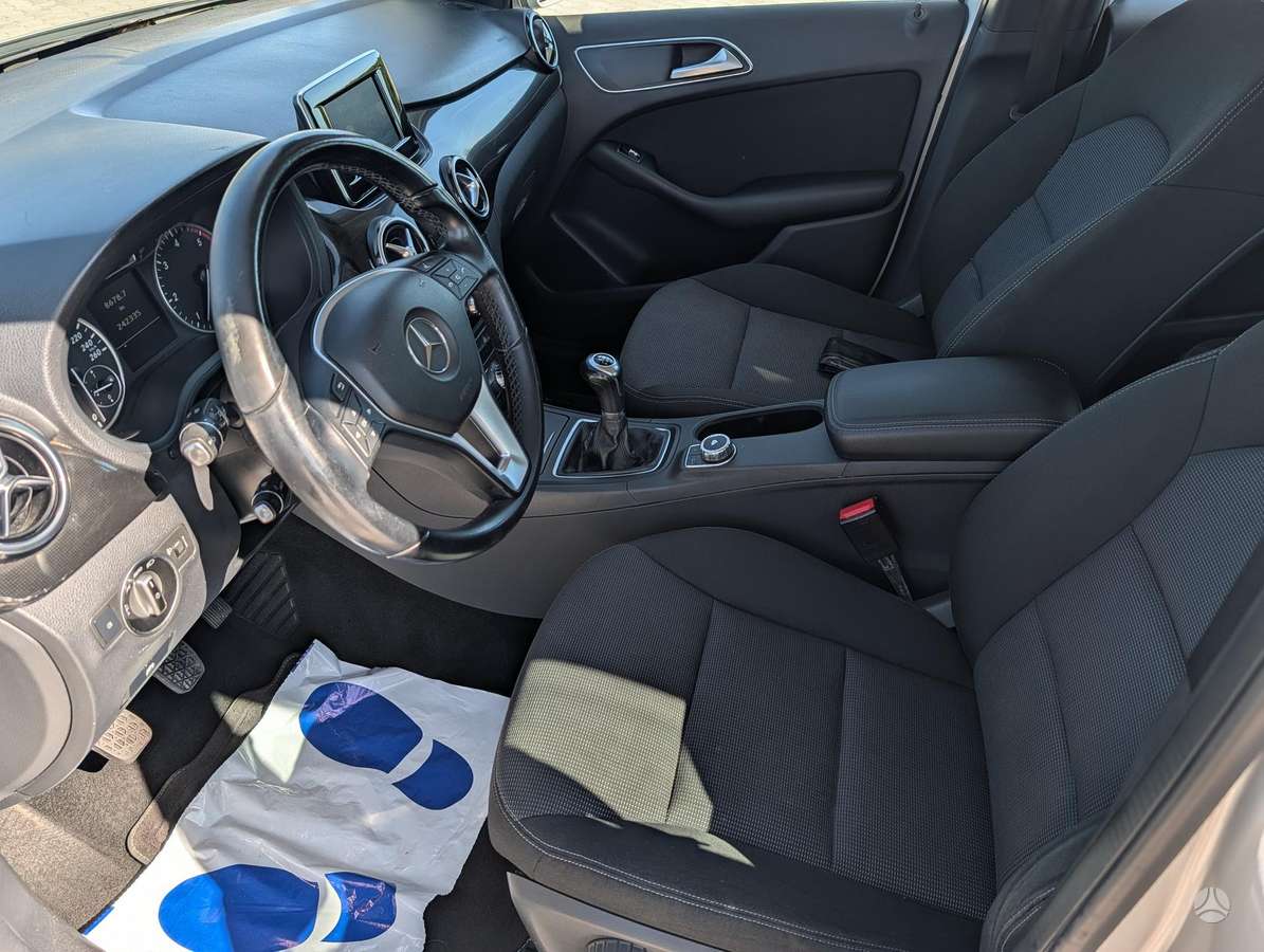 Mercedes-Benz B180 2014 — photo 10
