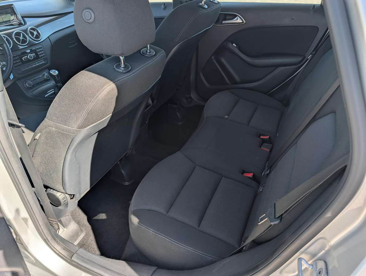 Mercedes-Benz B180 2014 — photo 13