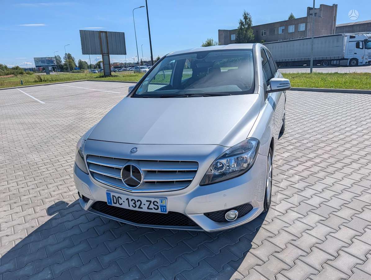 Mercedes-Benz B180 2014 — rear view