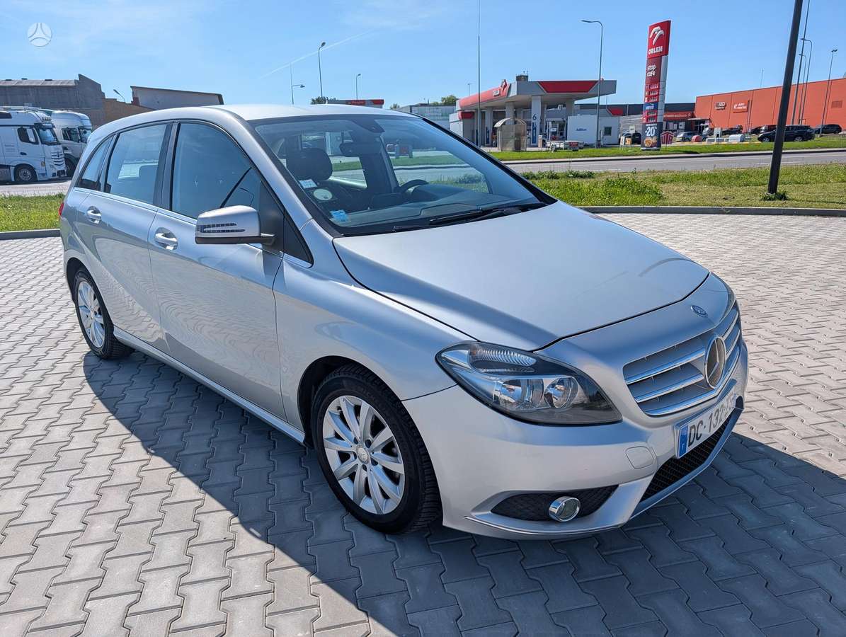 Mercedes-Benz B180 2014 — engine 1500 cm³, 109 HP (80kW)