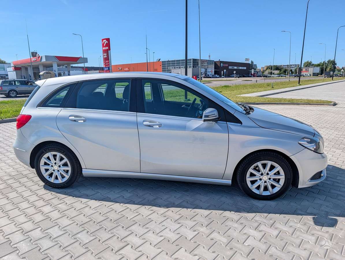Mercedes-Benz B180 2014 — photo 5