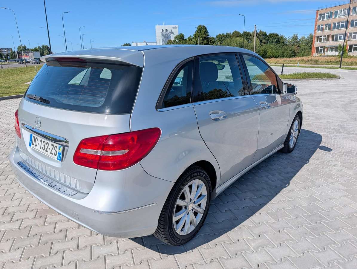 Mercedes-Benz B180 2014 — photo 6