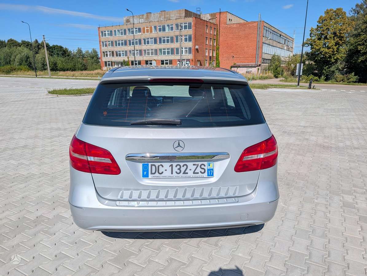 Mercedes-Benz B180 2014 — photo 7