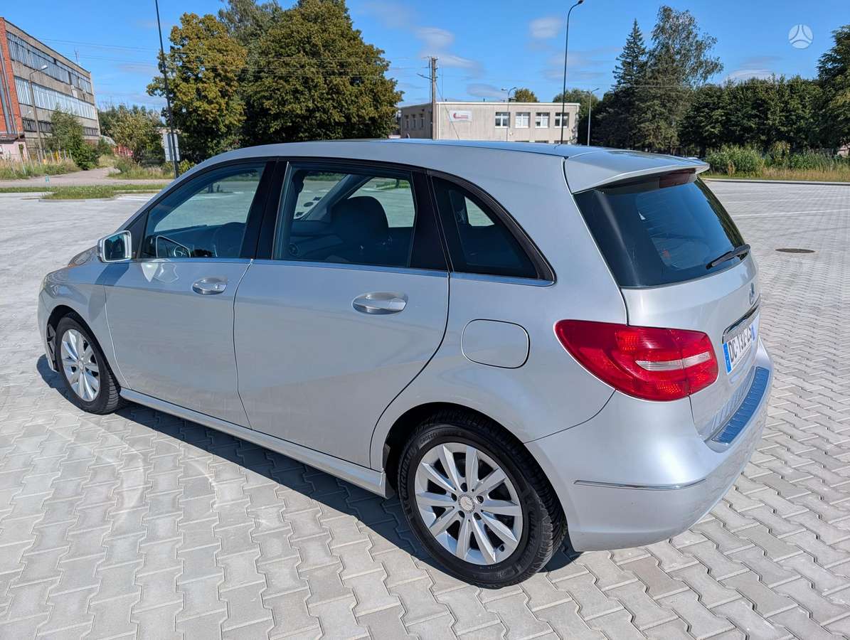 Mercedes-Benz B180 2014 — photo 8