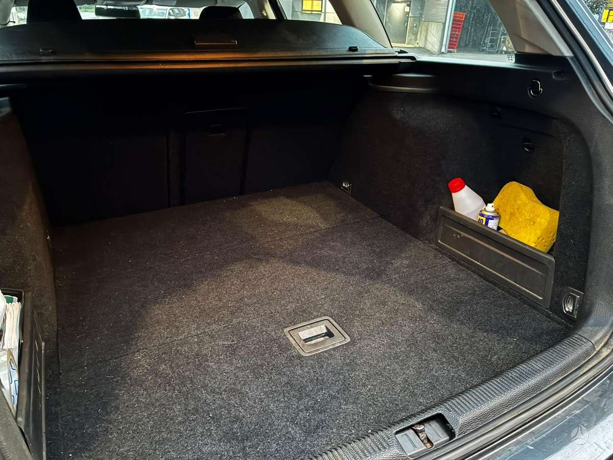 Volkswagen Passat 2009 — interior
