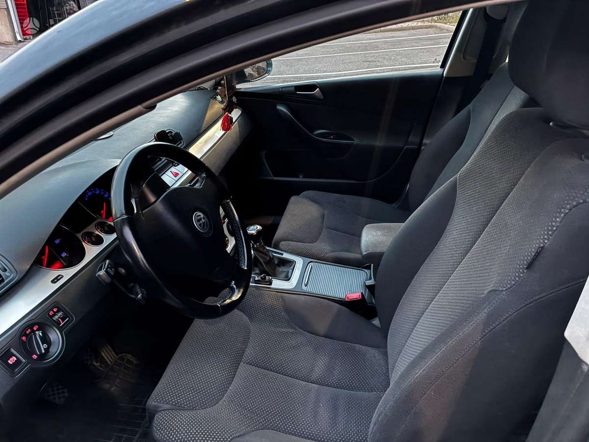 Volkswagen Passat 2009 — photo 8