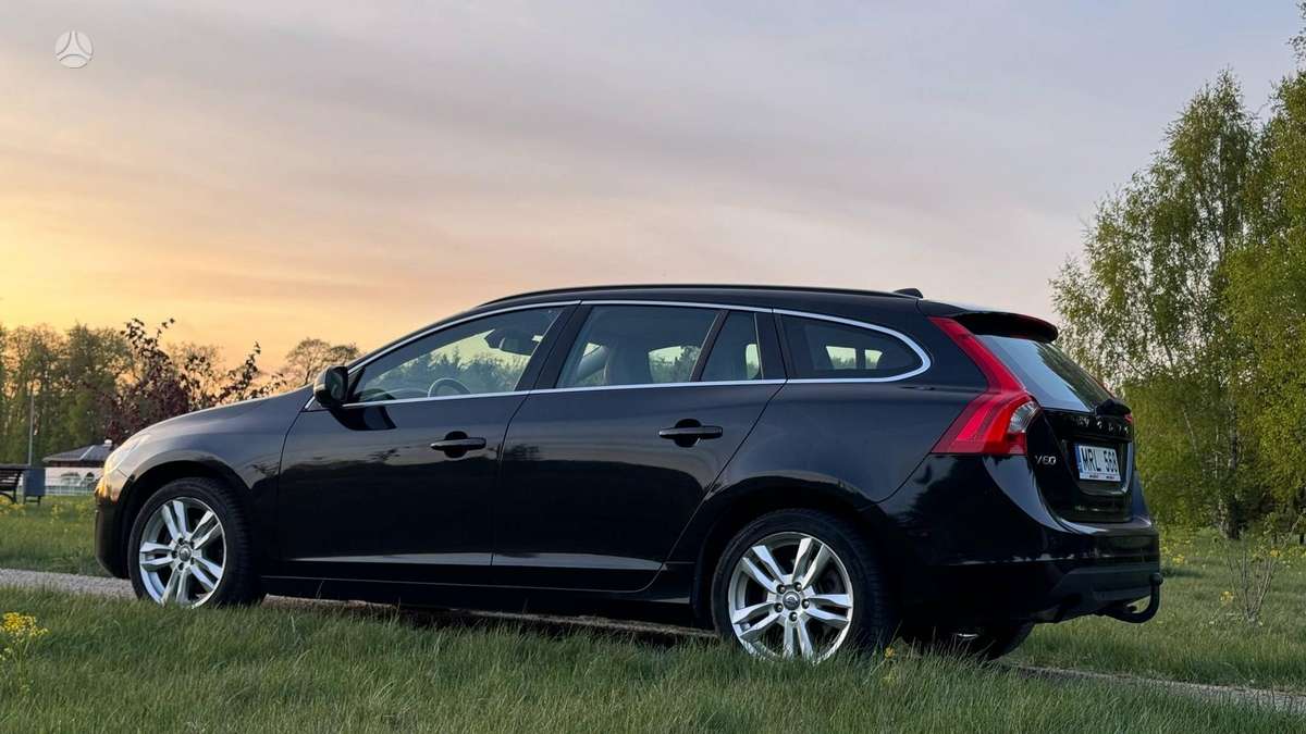 Volvo V60 2011 — photo 10