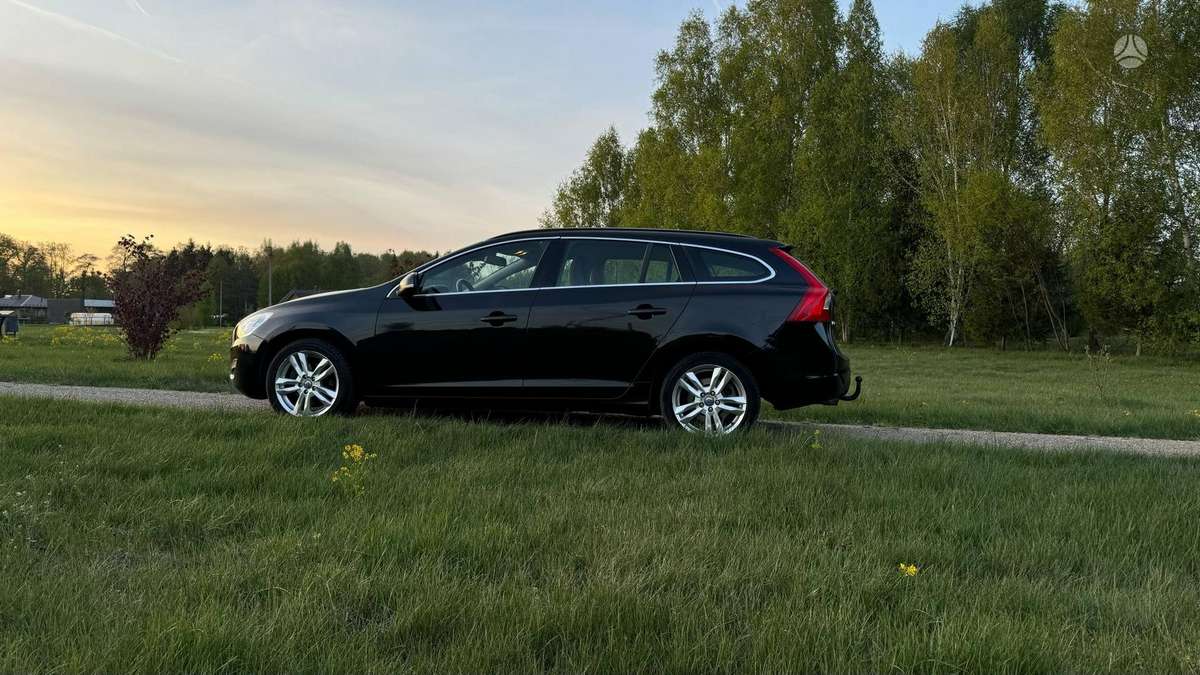Volvo V60 2011 — photo 11