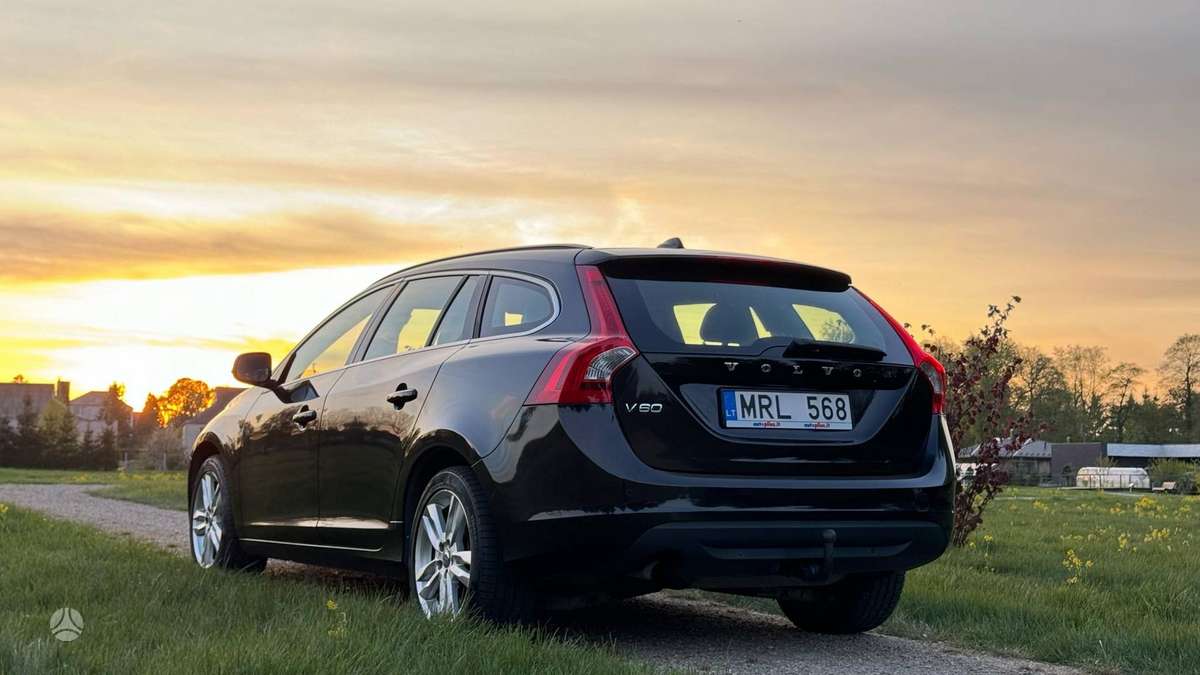 Volvo V60 2011 — photo 13