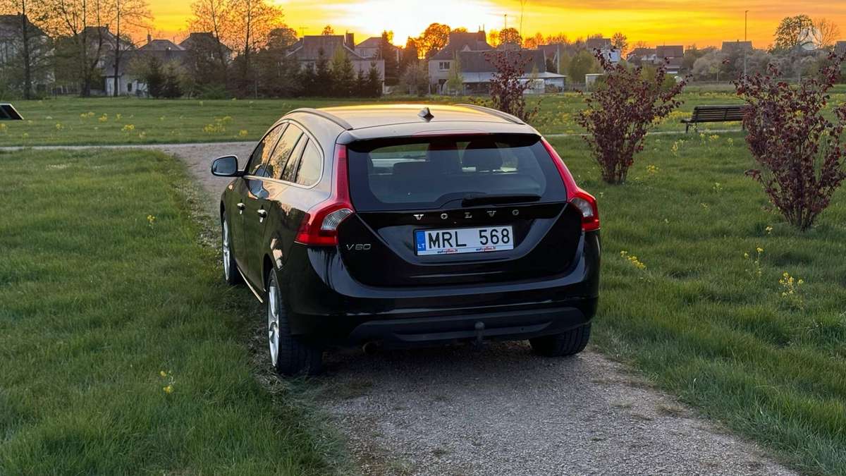 Volvo V60 2011 — photo 14