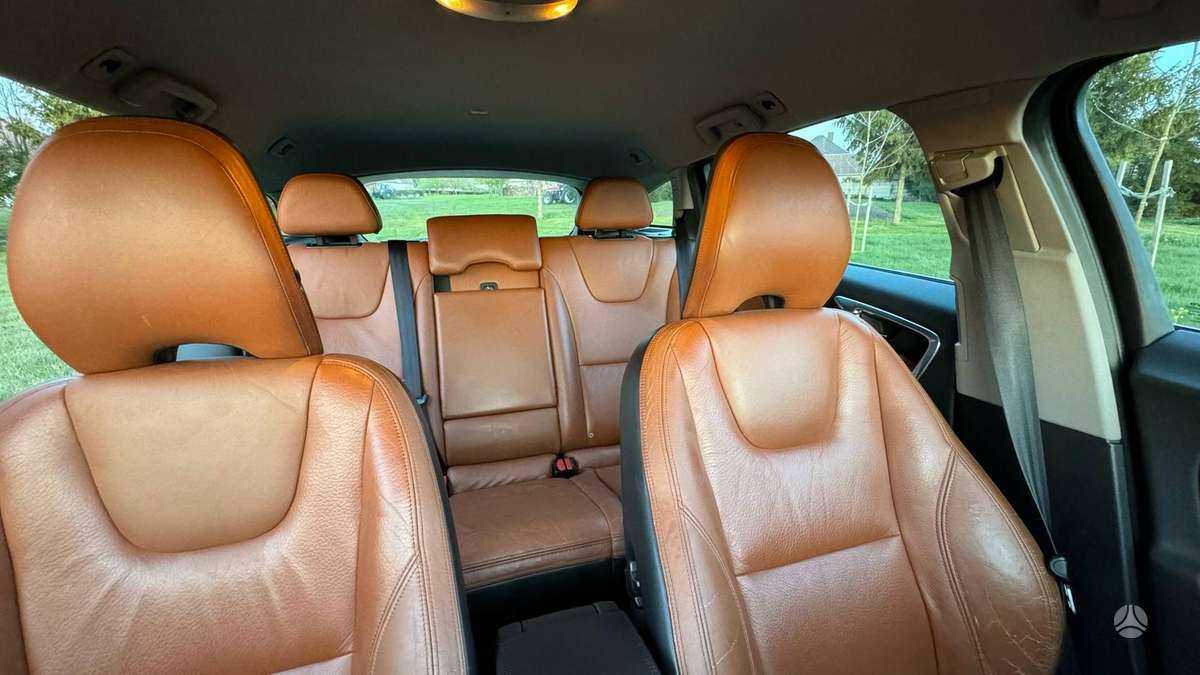 Volvo V60 2011 — photo 16