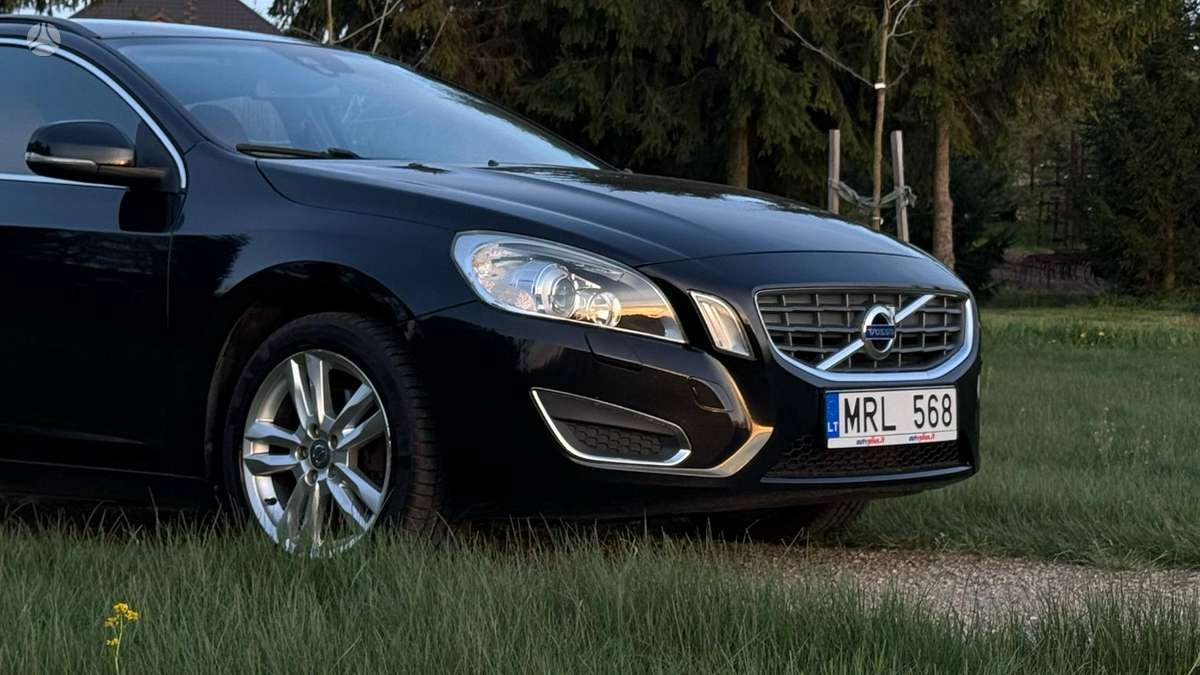 Volvo V60 2011 — rear view