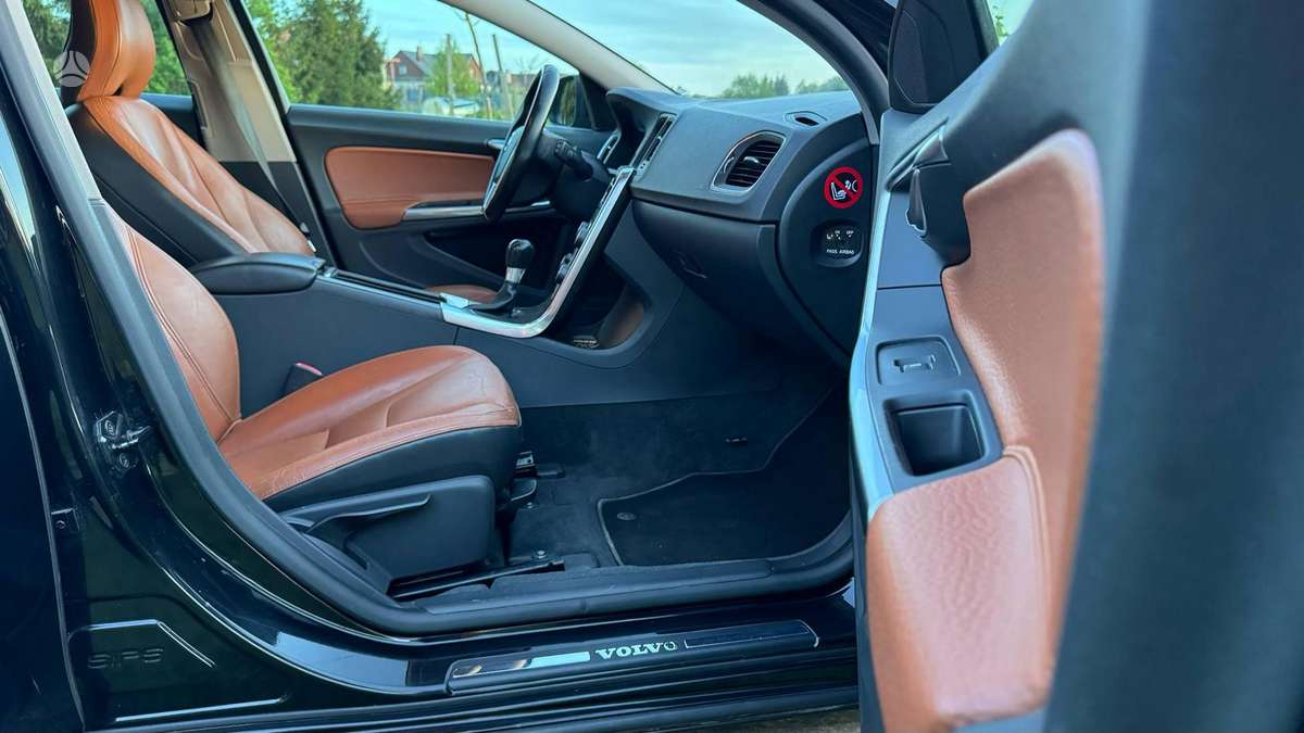 Volvo V60 2011 — photo 20