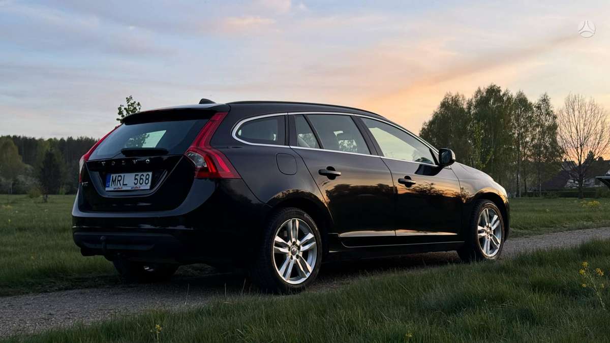 Volvo V60 2011 — engine 1560 cm³, 114 HP (84kW)