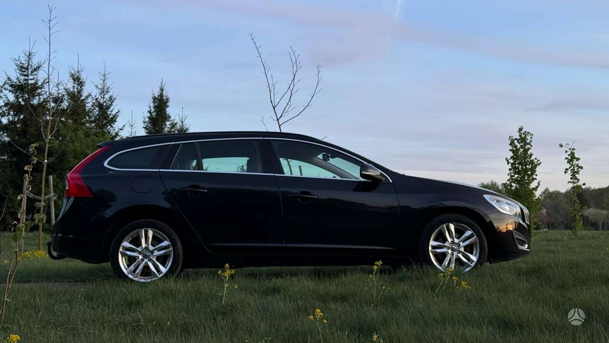 Volvo V60 2011 — photo 8