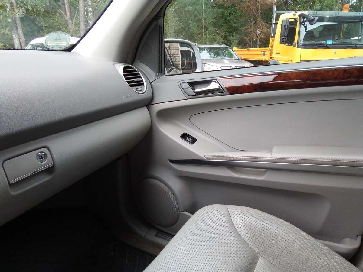 Mercedes-Benz ML320 2007 — photo 17