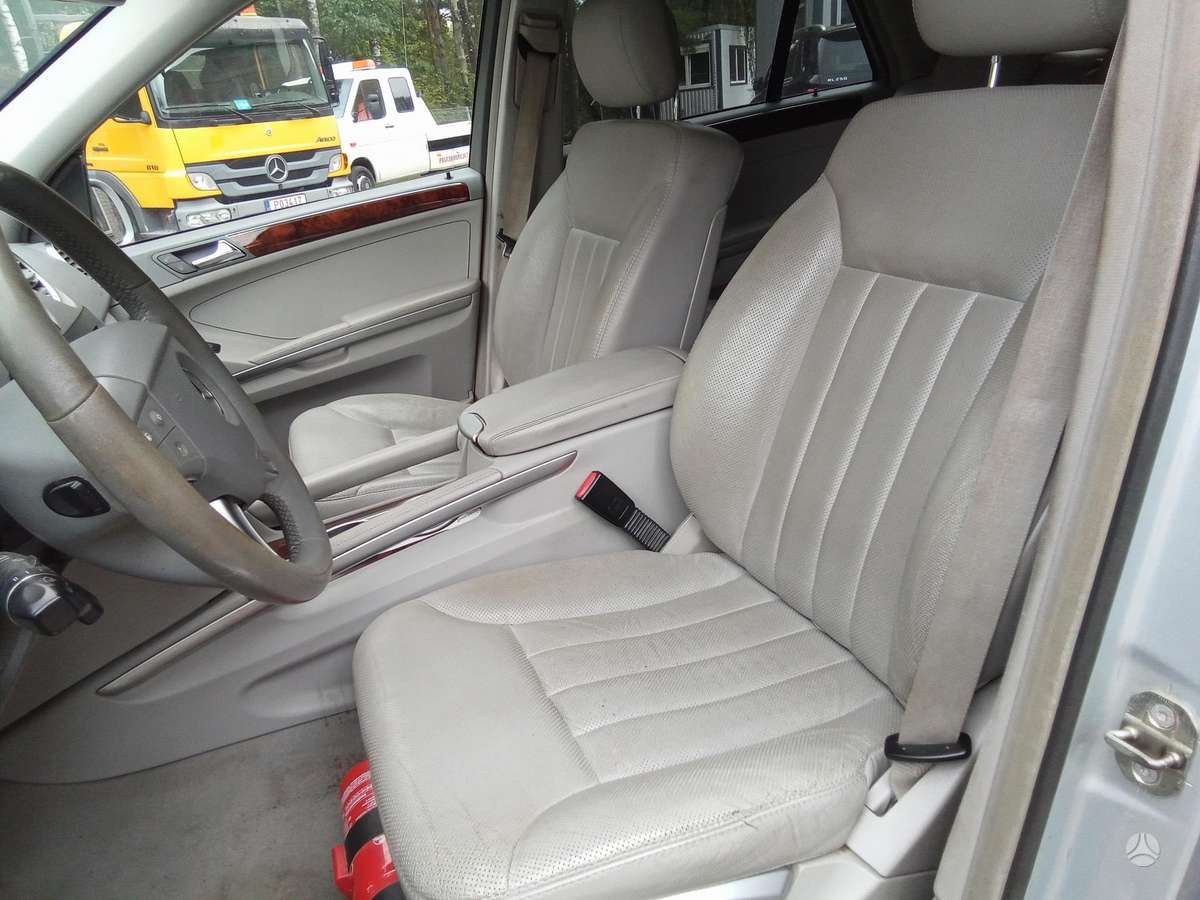 Mercedes-Benz ML320 2007 — photo 19