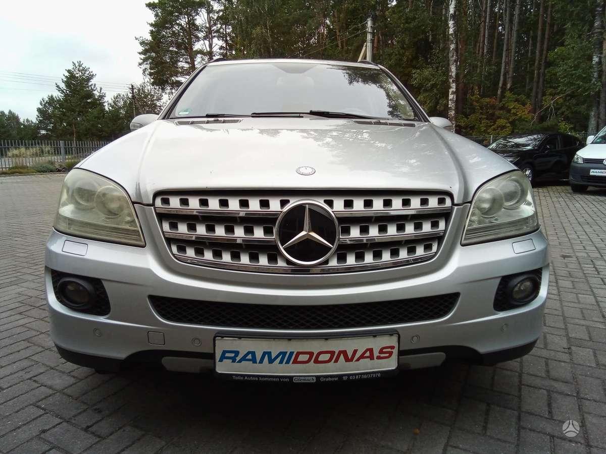 Mercedes-Benz ML320 2007 — rear view