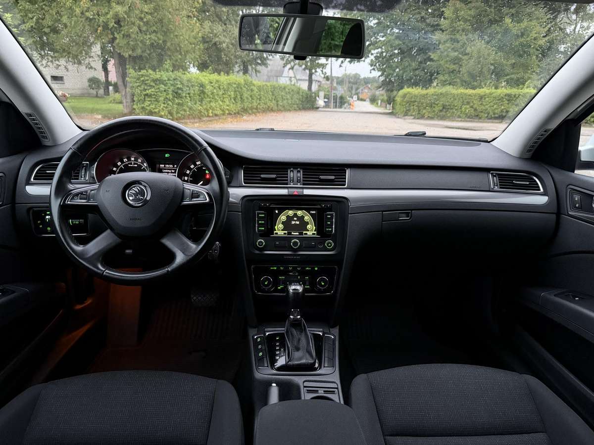 Skoda Superb 2014 — photo 14