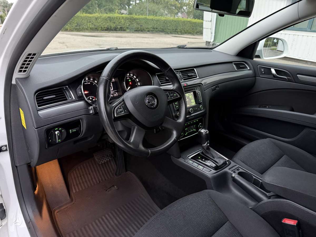 Skoda Superb 2014 — photo 21
