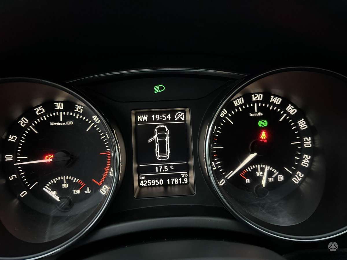 Skoda Superb 2014 — photo 24