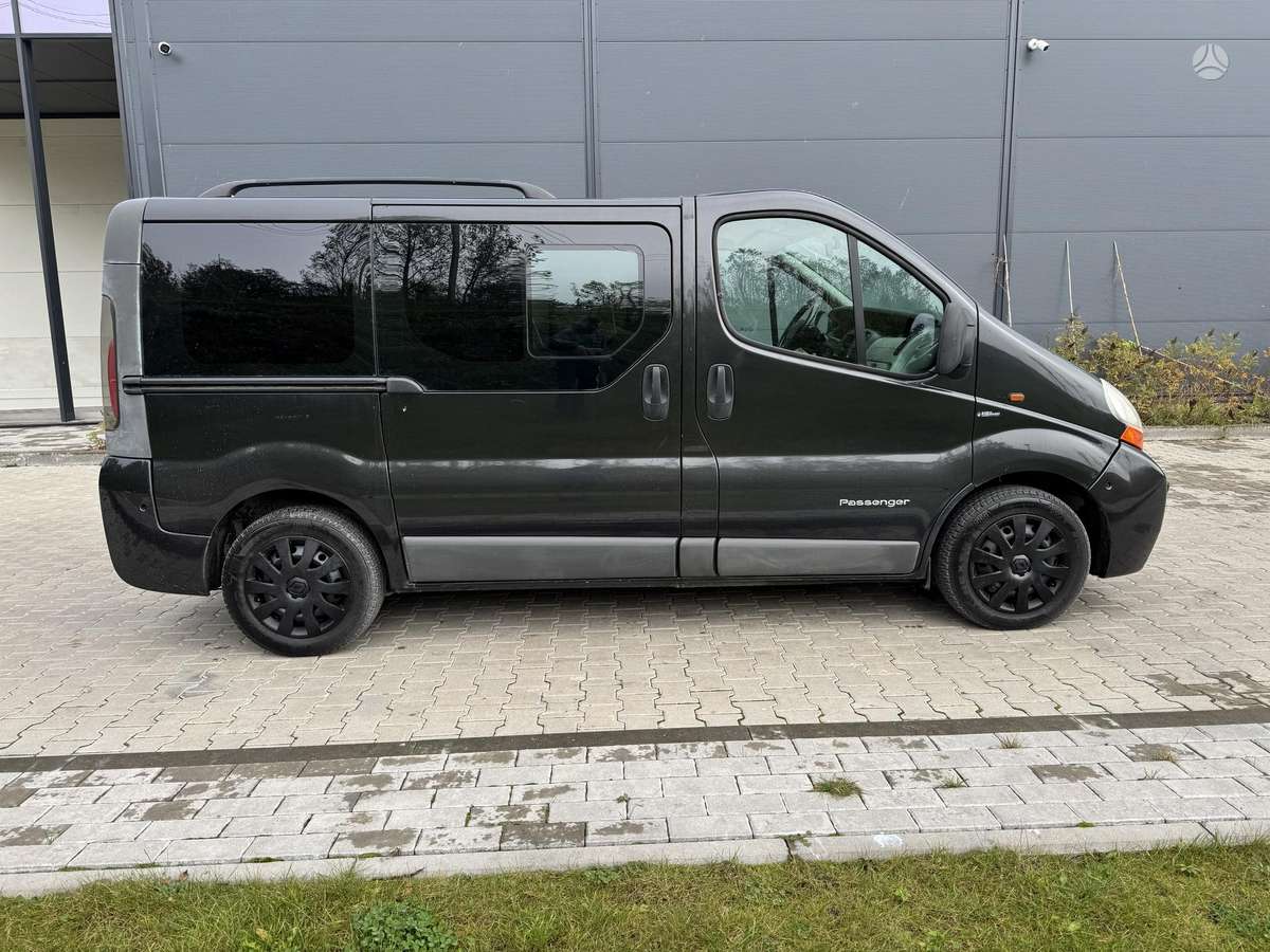 Renault Trafic 2004 — салон