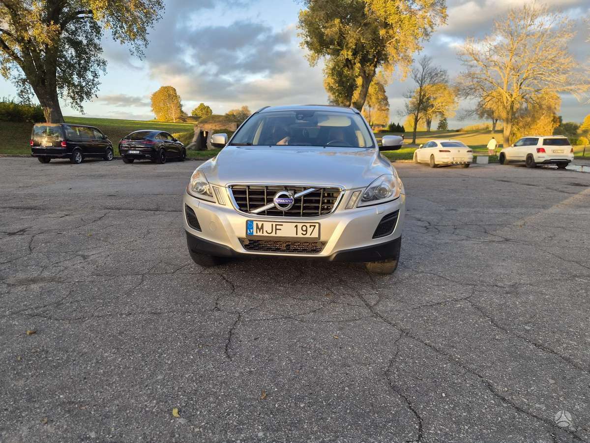 Volvo XC60 2010 — вигляд ззаду