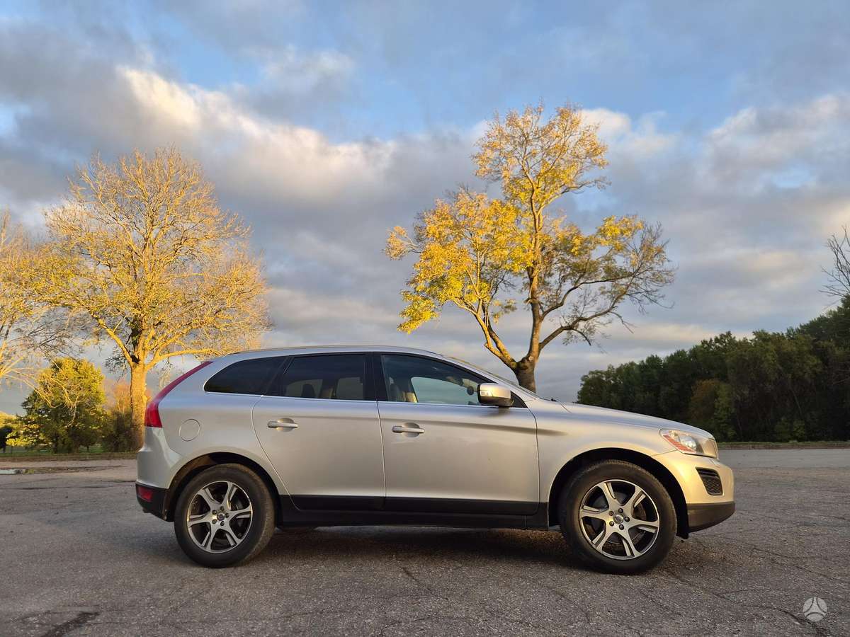 Volvo XC60 2010 — двигун 2400 cm³, 205 HP (151kW)