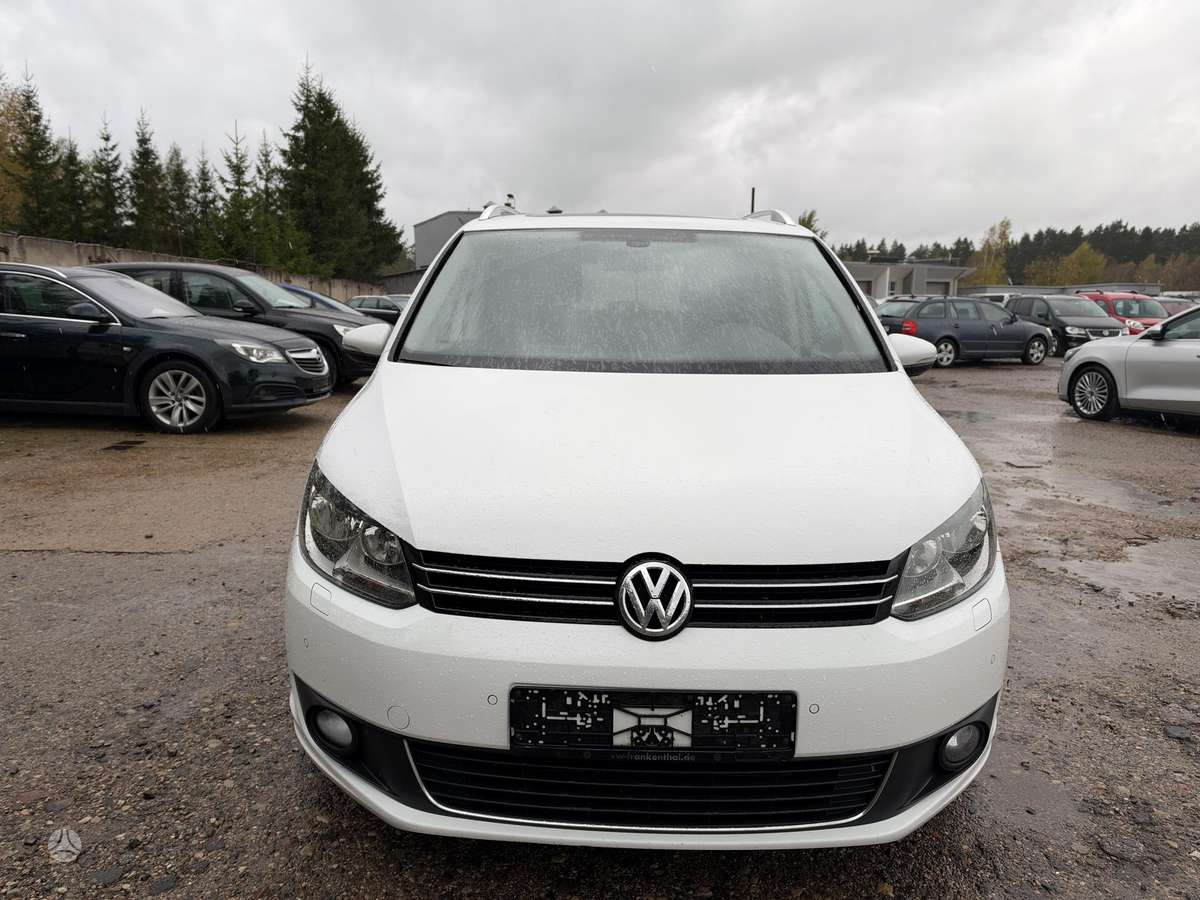 Volkswagen Touran 2014 — вигляд ззаду