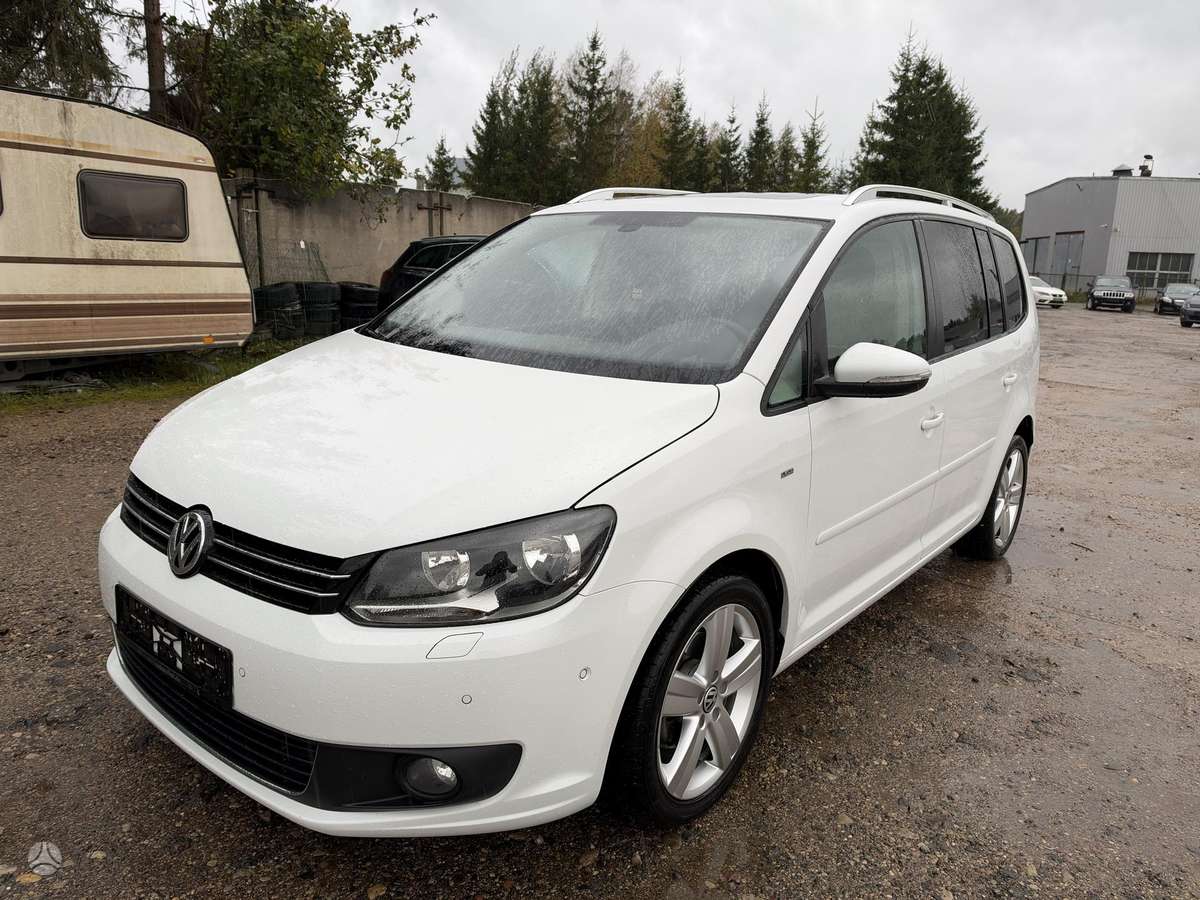 Volkswagen Touran 2014 — салон