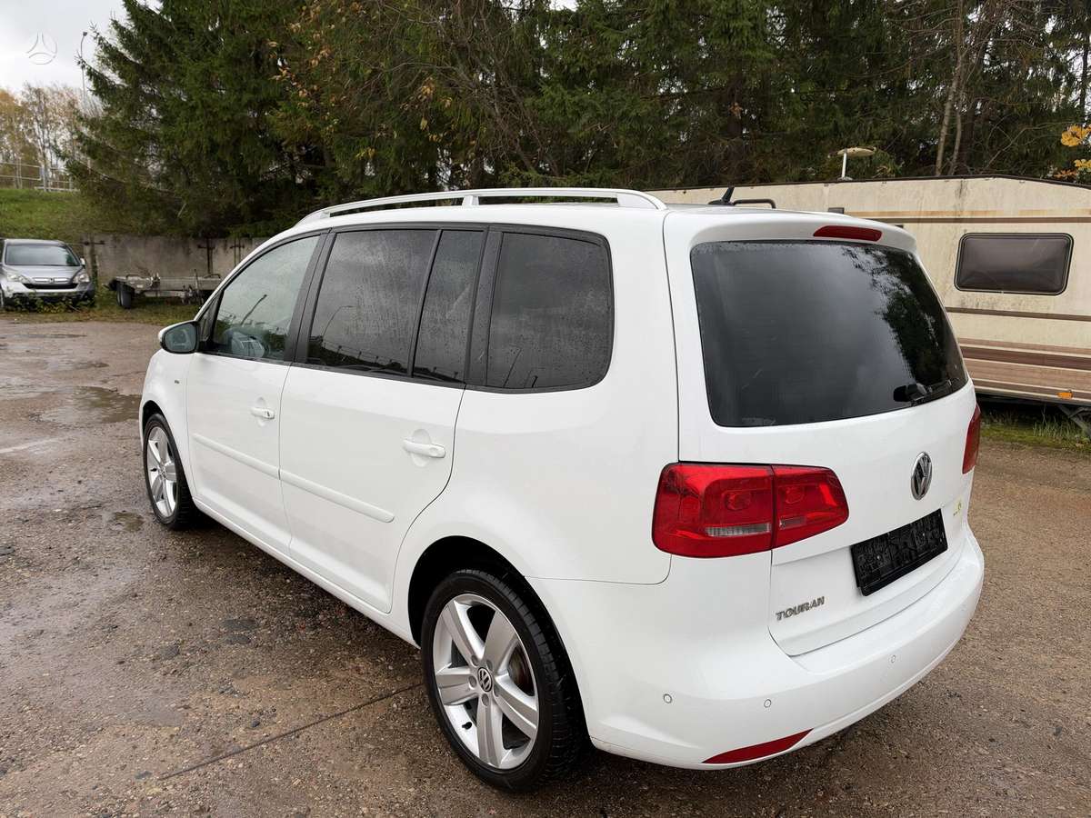 Volkswagen Touran 2014 — двигун 1598 cm³, 105 HP (77kW)