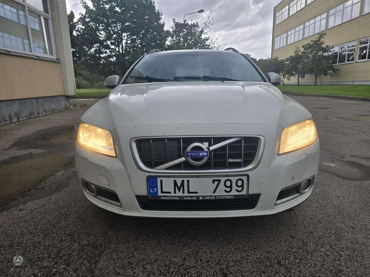 Volvo V70 2008 — вигляд ззаду