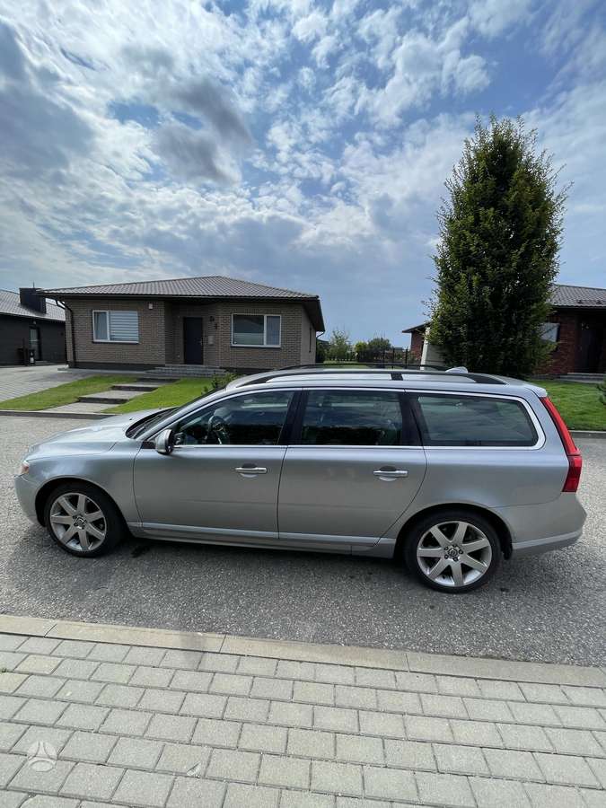 Volvo V70 2011 — photo 10