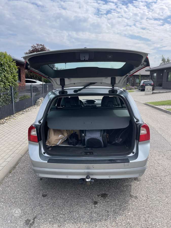 Volvo V70 2011 — photo 12