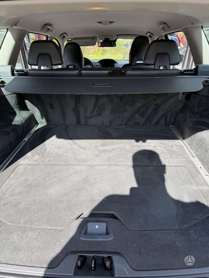 Volvo V70 2011 — photo 13