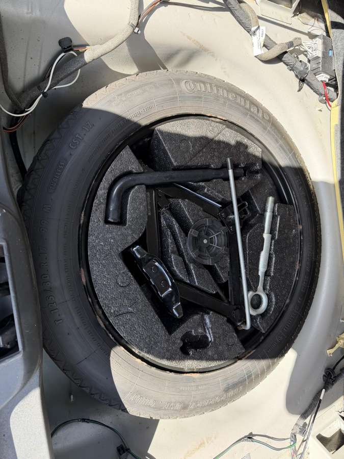 Volvo V70 2011 — photo 14