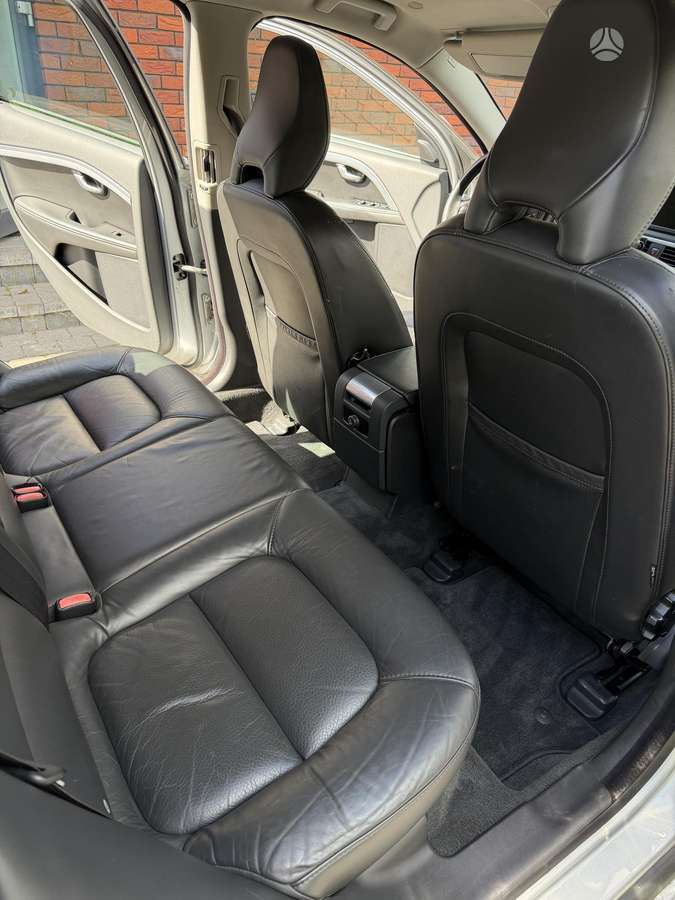 Volvo V70 2011 — photo 15