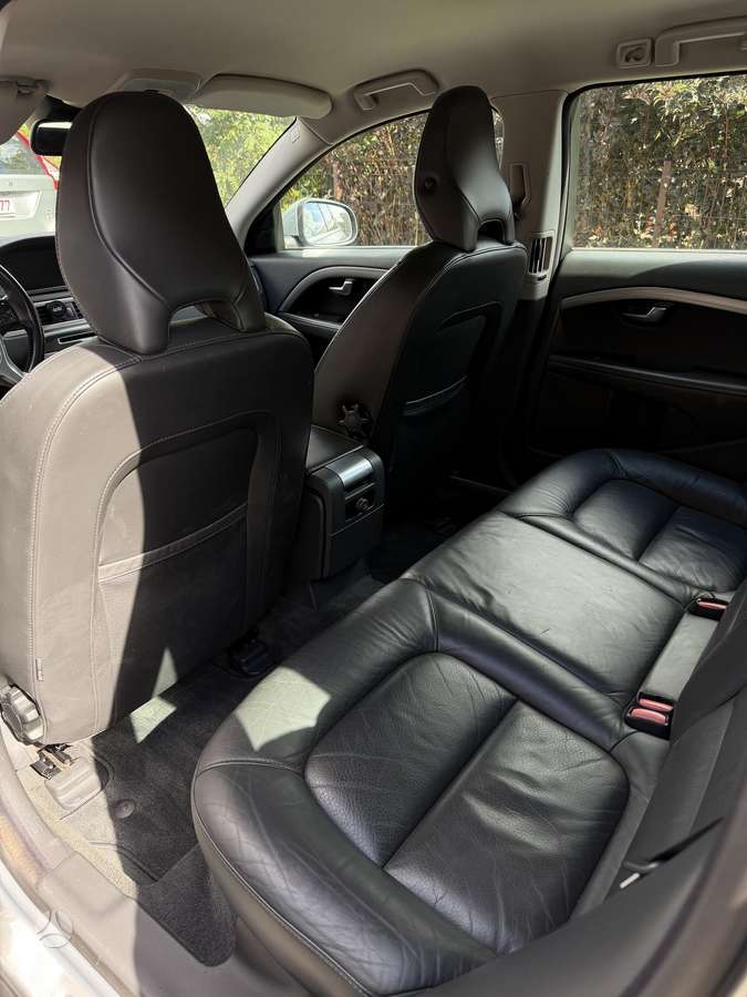 Volvo V70 2011 — photo 17