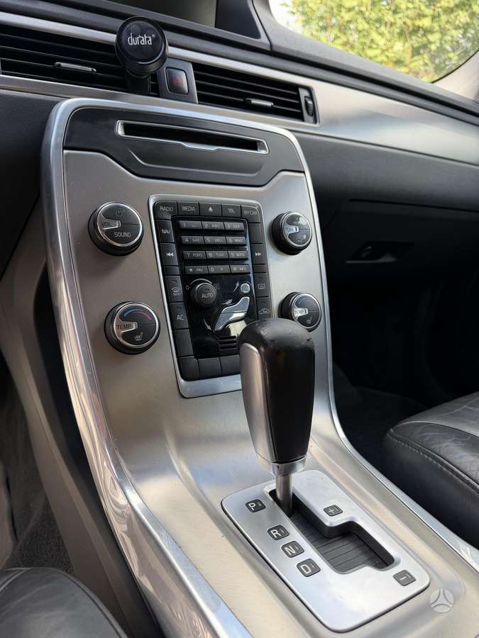 Volvo V70 2011 — photo 20